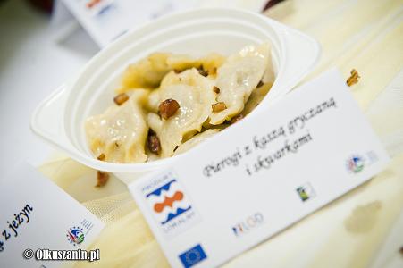 PIEROGI Z KASZĄ GRYCZANĄ I SKWARKAMI